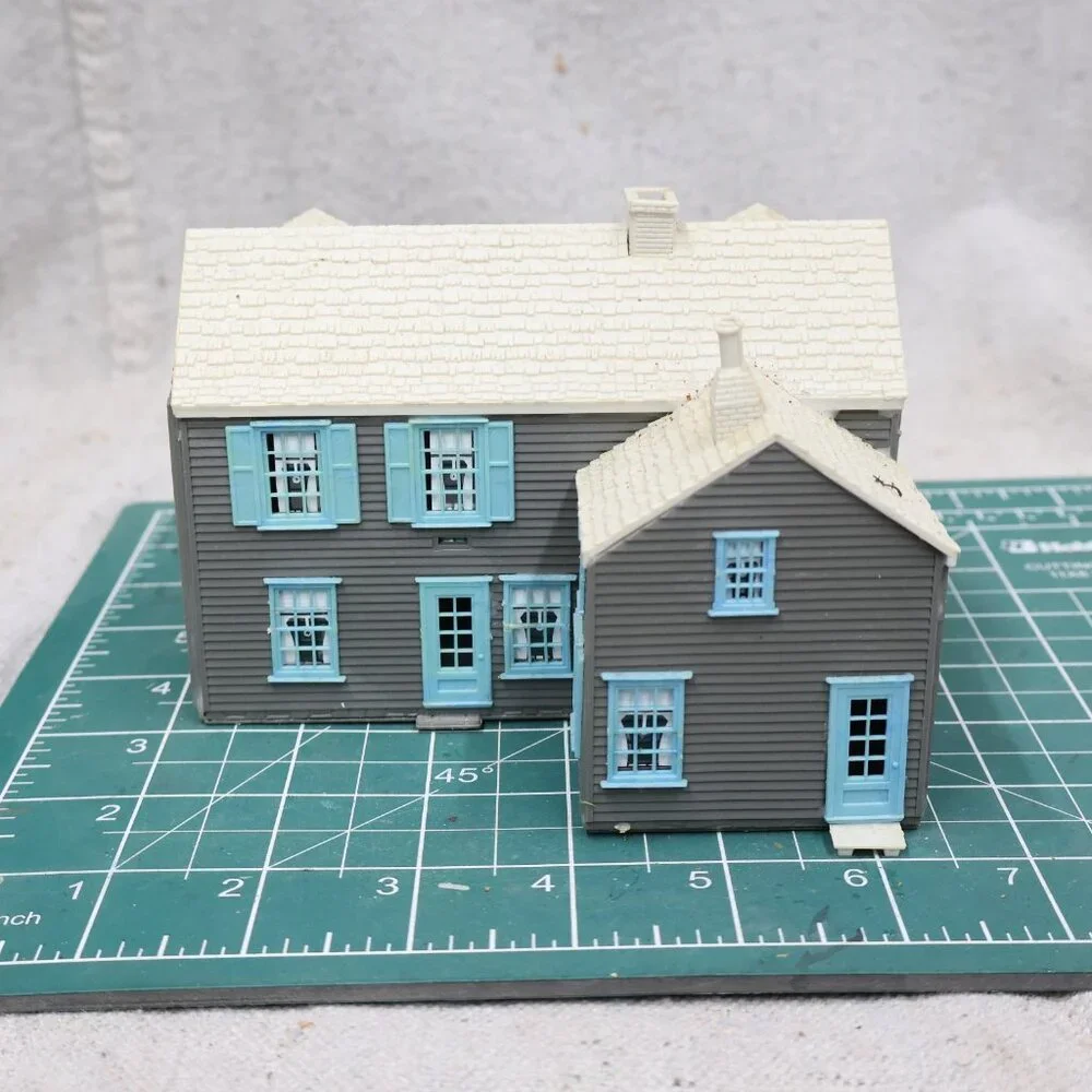 Atlas HO Scale Home Series Historic Model House Kit #602 Assembled